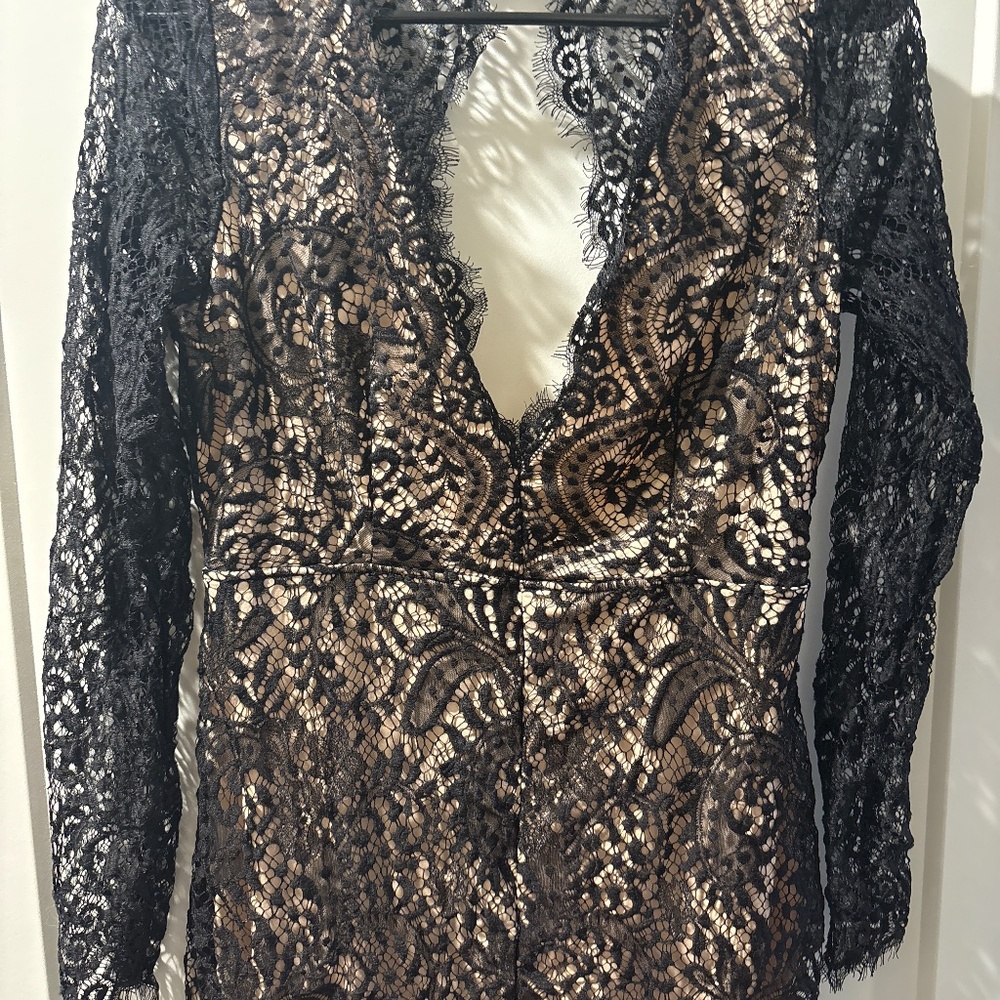 Backless lace dress
